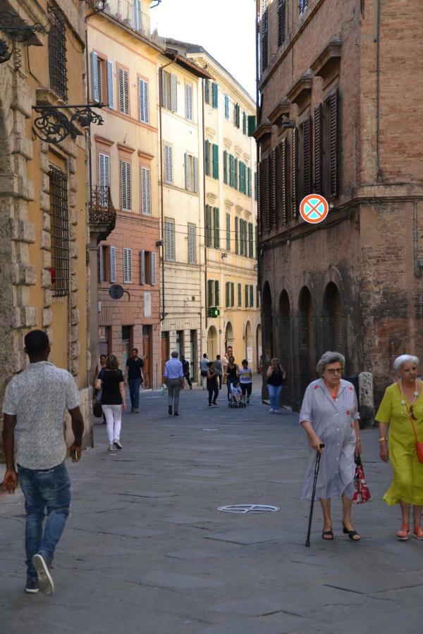 Elegante Luminoso Attico Centralissimo Siena Bagian luar foto